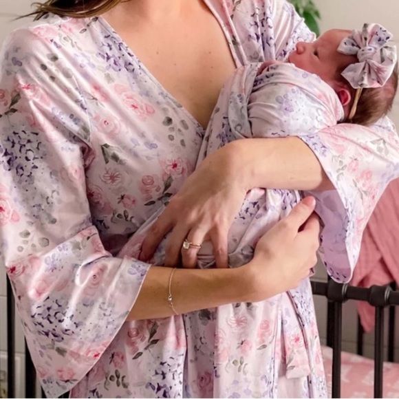 Caden Lane Henlee’s Hydrangea Print Maternity Hospital Robe One Size Floral Chic - Picture 1 of 14